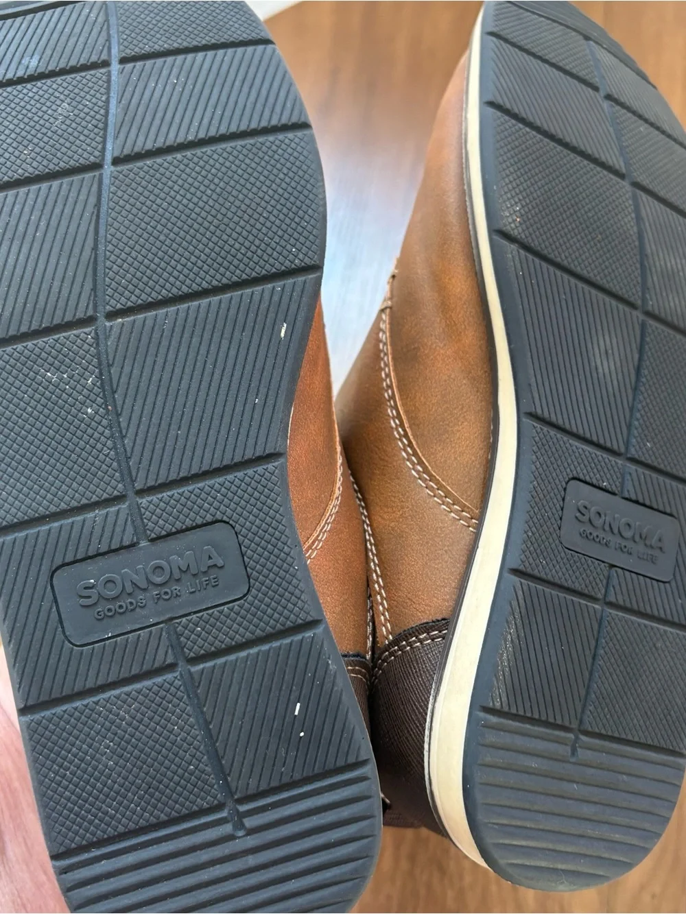Sonoma Boys  Casual Brown FauxLeather Faux Lace-Up Shoes. Size 4 INV25/577